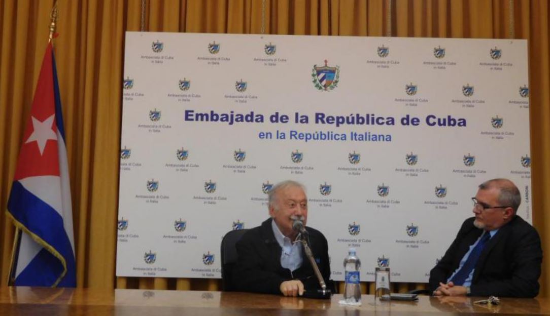 Gianni Minà en la Embajada de Cuba en el 2018
